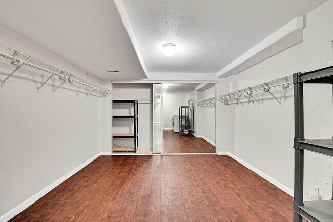 Building Photo - $2,900.00 4 bed, 3 bath, located in Aurora...