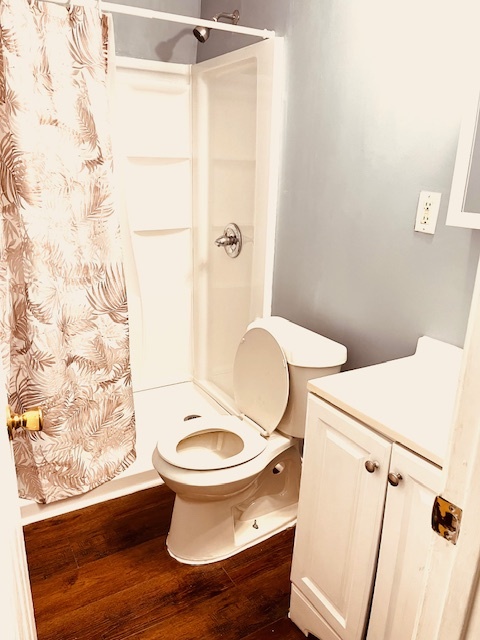 Bathroom - Airport Apartments