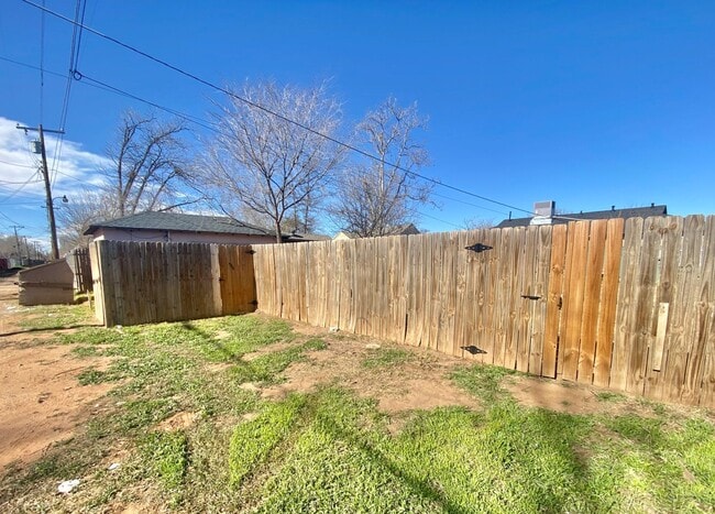 Building Photo - 2205 28th St