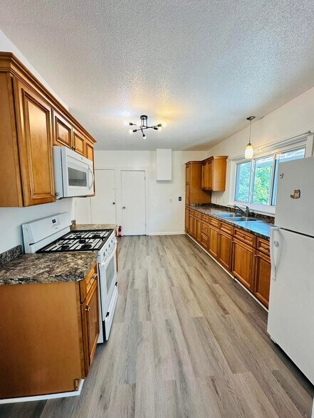 Building Photo - 276 Fenton St