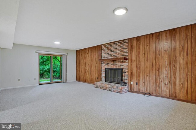 Building Photo - 607 Ridge Dr