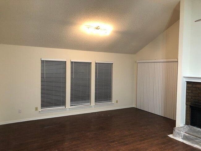 Building Photo - 10629 Holly Grove Dr