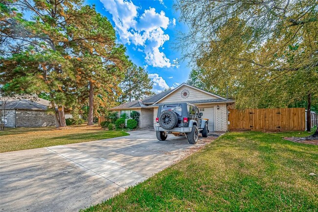 Building Photo - 7135 Woodland Oaks