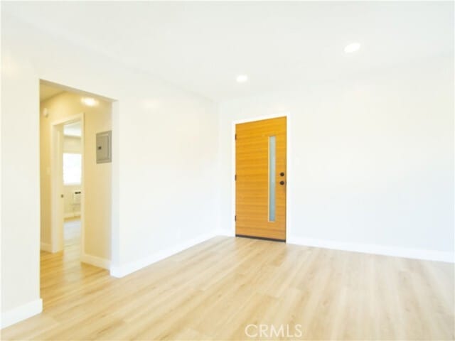 Building Photo - 2027 Vista Del Mar Ave