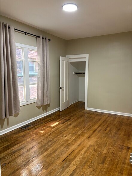 Building Photo - 2536 Calvert St