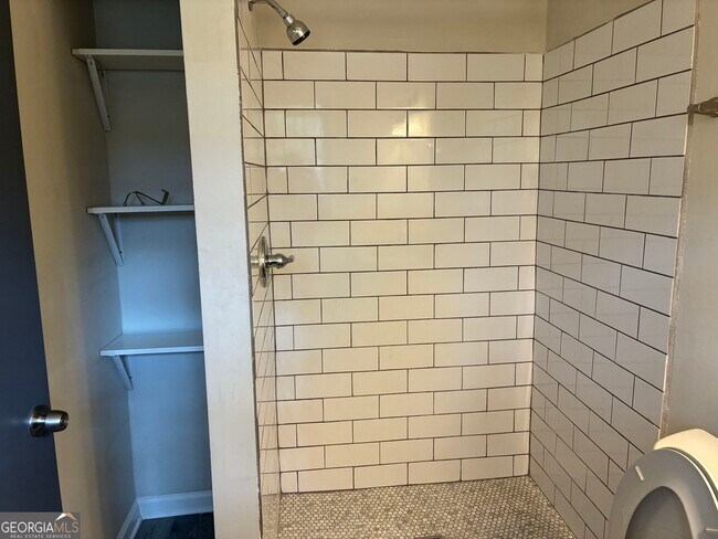 Building Photo - 6322 W Fayetteville Rd