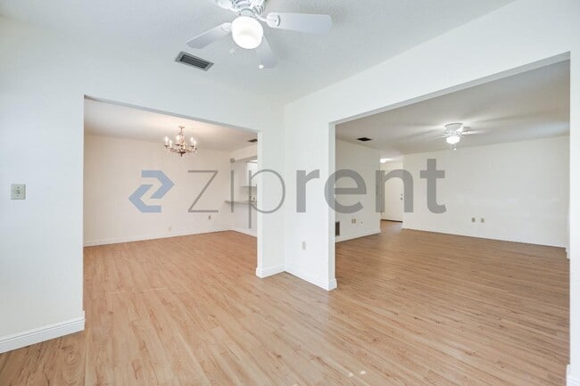 Building Photo - 1624 Whitehead Dr