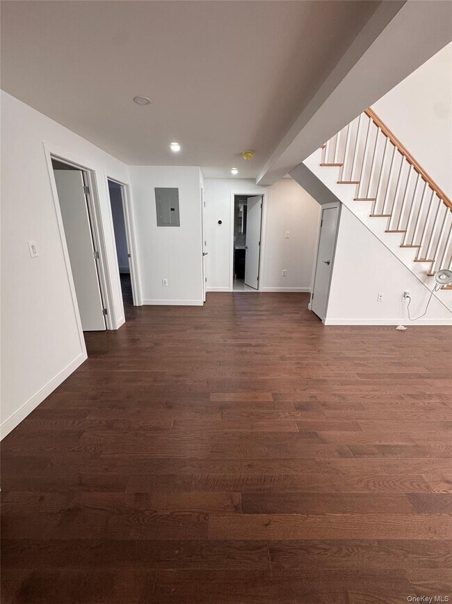 Building Photo - 609 Ovington Ave