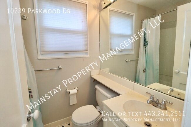 Building Photo - 10239 Parkwood Dr