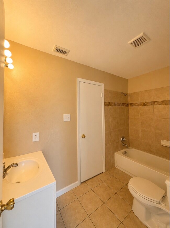 Building Photo - 7310 Arista Dr