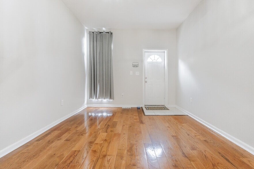 Building Photo - 1235 N Bond St