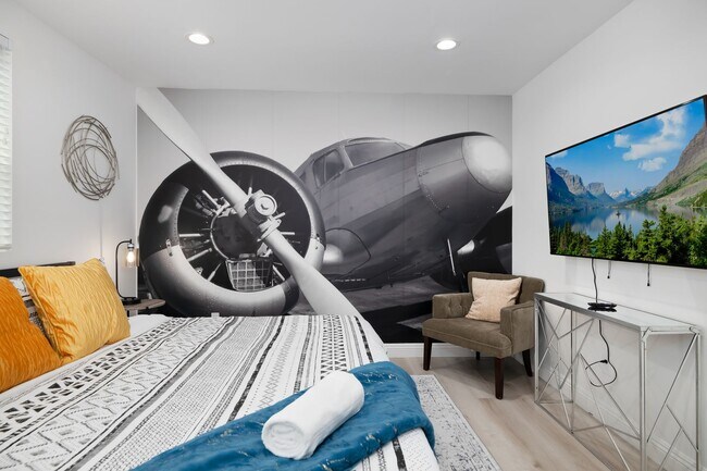 Building Photo - 4-Unit Townhome Community | Luxury Living Near DTLA