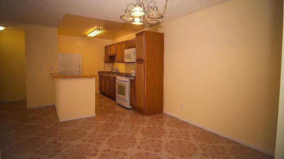 Building Photo - 2436 Bolker Dr