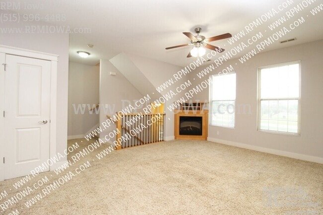 Building Photo - 3600 SE Glenstone Dr