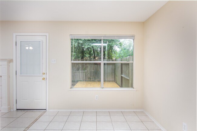 Building Photo - 127 N Villa Oaks Dr