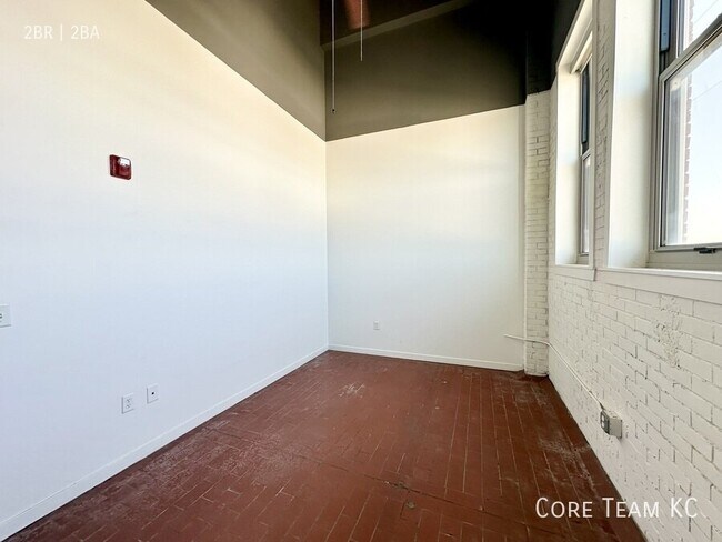 Building Photo - 1180 E 30th St