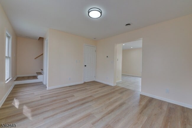 Building Photo - 145 S Arlington Ave