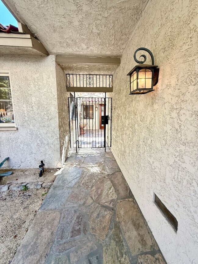 Building Photo - Coveted Highpoint Property