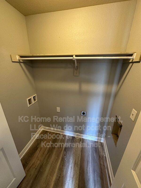 Building Photo - 10536 Kane Dr