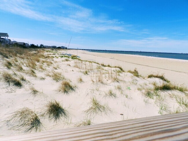 Building Photo - Come live at the Bay! Two Bedroom Willoughby Beach Cottage Available August 1st
