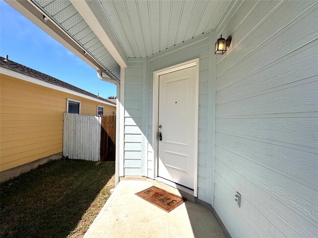 Building Photo - 5604 Man O War Dr