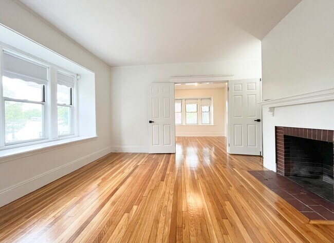 Building Photo - 44 Bellevue St