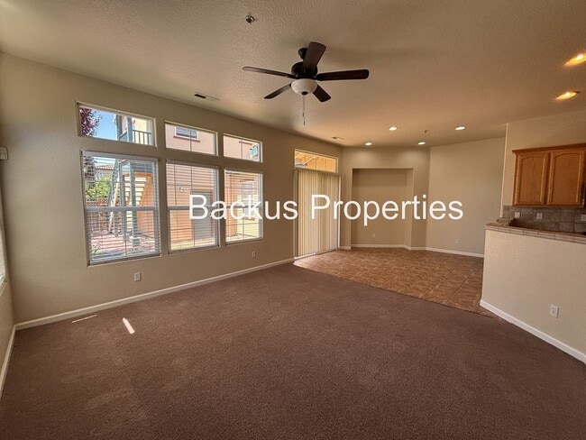 Building Photo - 11 Huerta Ave