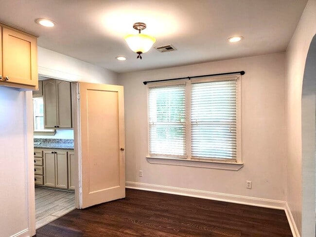 Building Photo - 2 Bed 1 Bath 2 Covered Carport in Corbin P...