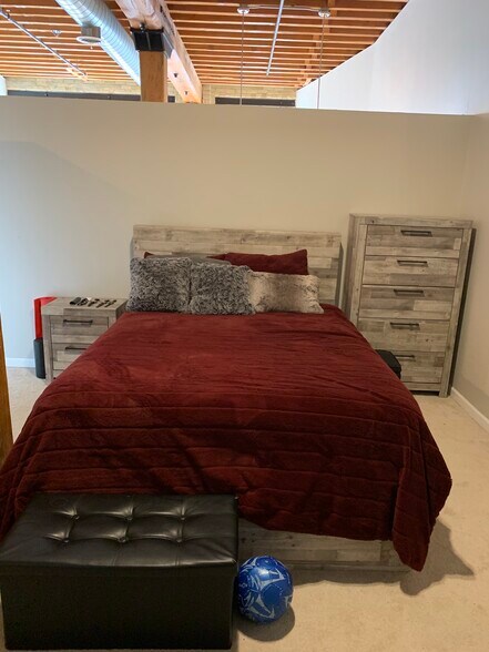 Building Photo - 141 N Water St