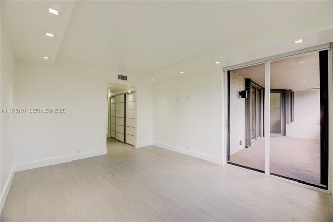 Building Photo - 161 Crandon Blvd