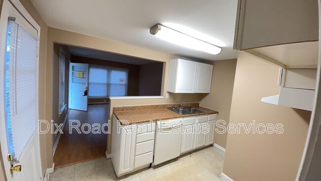 Building Photo - 1326 Campbell Ave