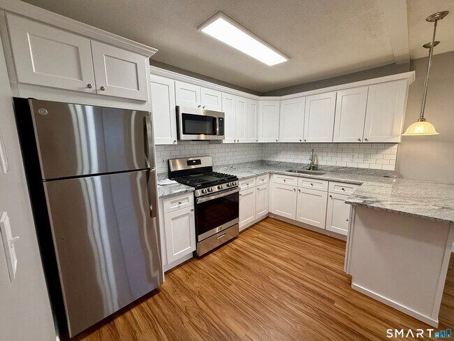 Building Photo - 1168 Main St