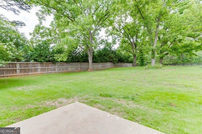 Building Photo - 323 Deer Run Dr