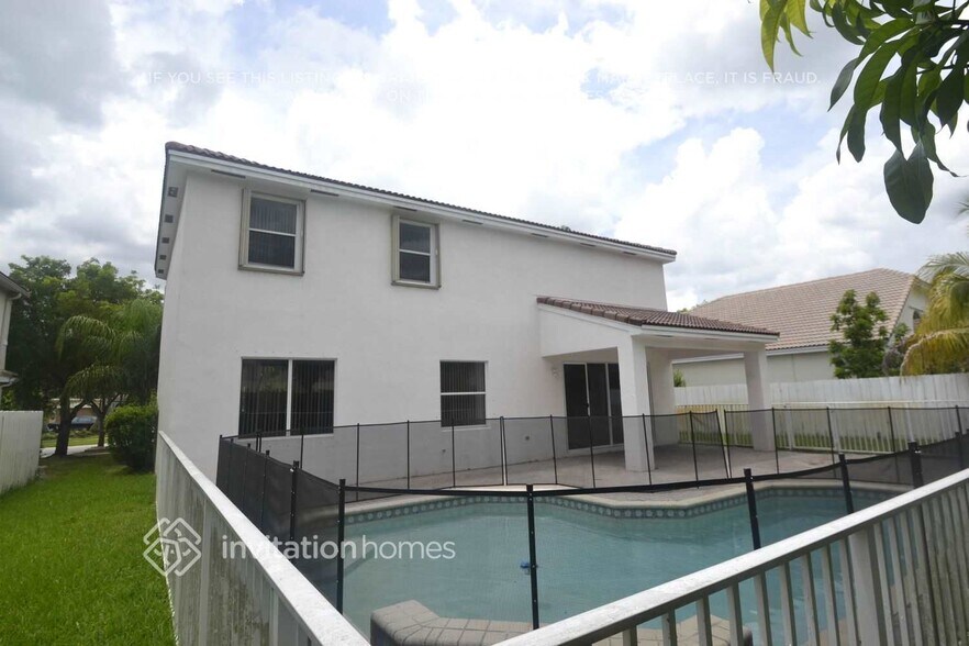 Building Photo - 2048 SW 176th Terrace