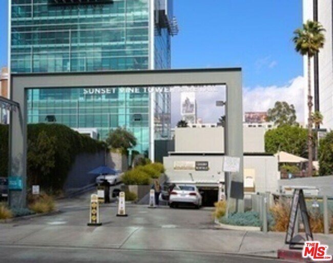 Building Photo - 1480 Vine St