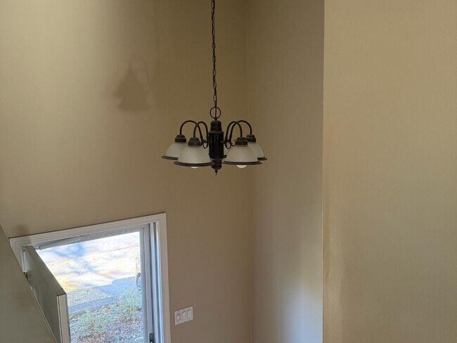 Building Photo - 1733 Ellenwood Dr NE