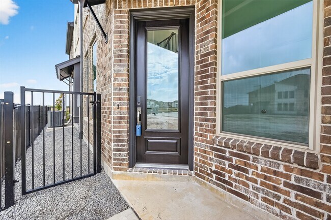 Building Photo - 16739 Lake Austin St