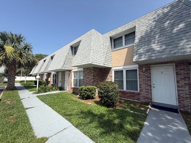 Building Photo - 1610 S Palmetto Ave