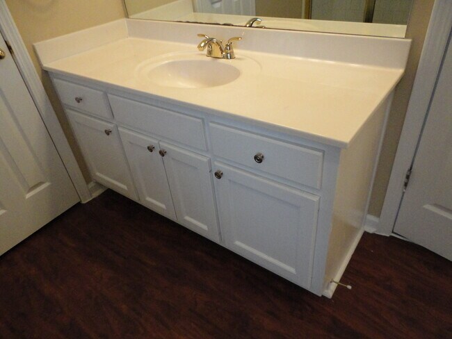 Building Photo - 2700 Kingstream Way SW