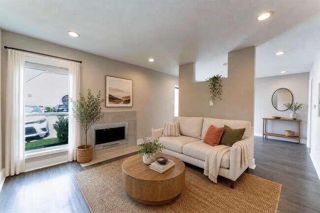 Building Photo - 935 La Posada Dr