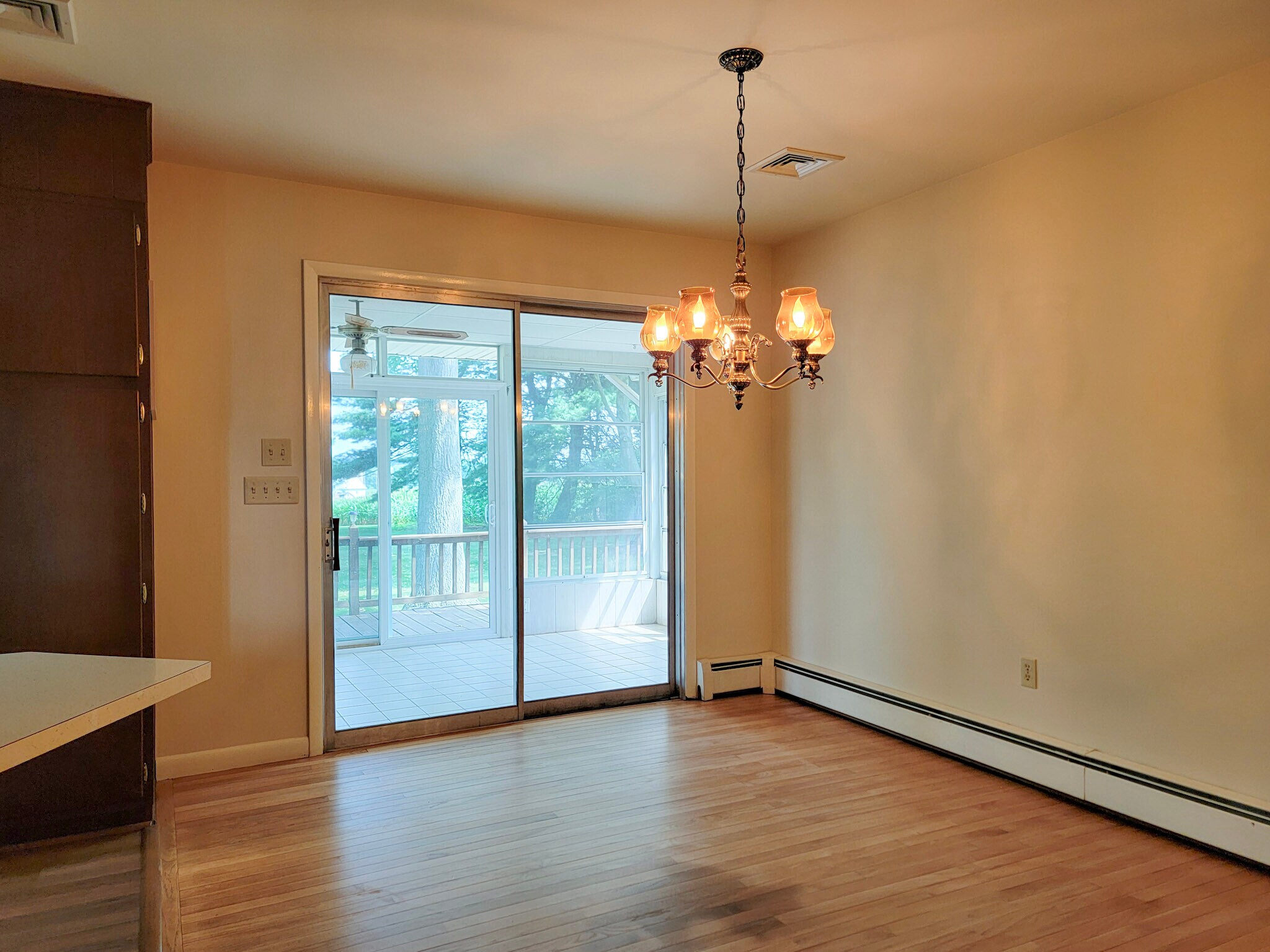 Building Photo - 609 W Orange St