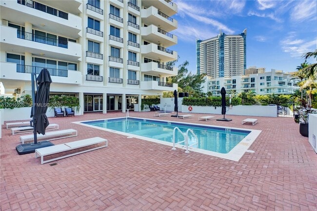 Building Photo - 6422 Collins Ave