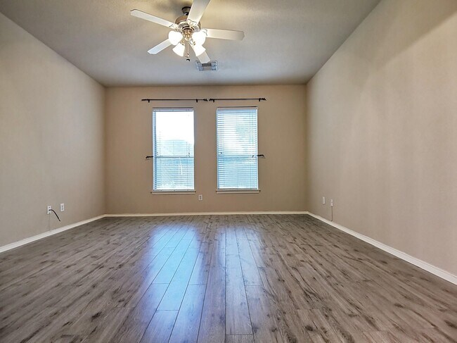Building Photo - 3527 Hera Dr