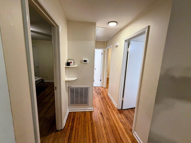 Building Photo - 200 Parthenia Dr