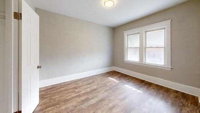Building Photo - 5 bedroom/1 bath, Old Brooklyn