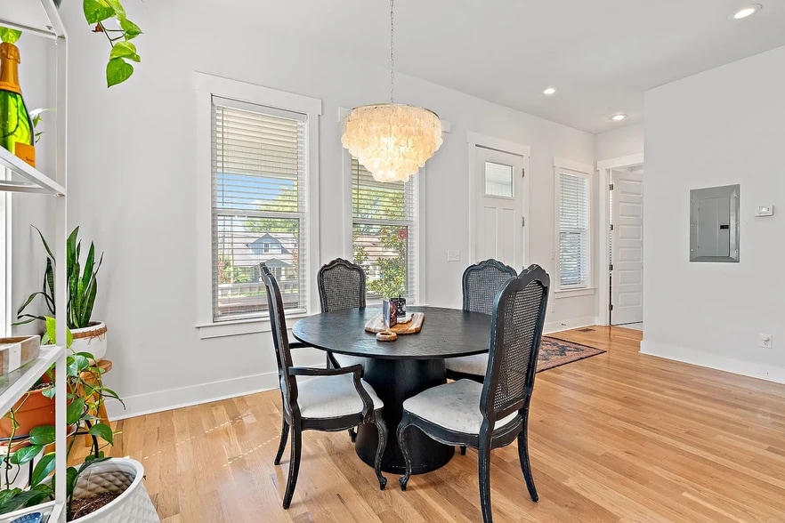Dining - 1112A McGavock Pike
