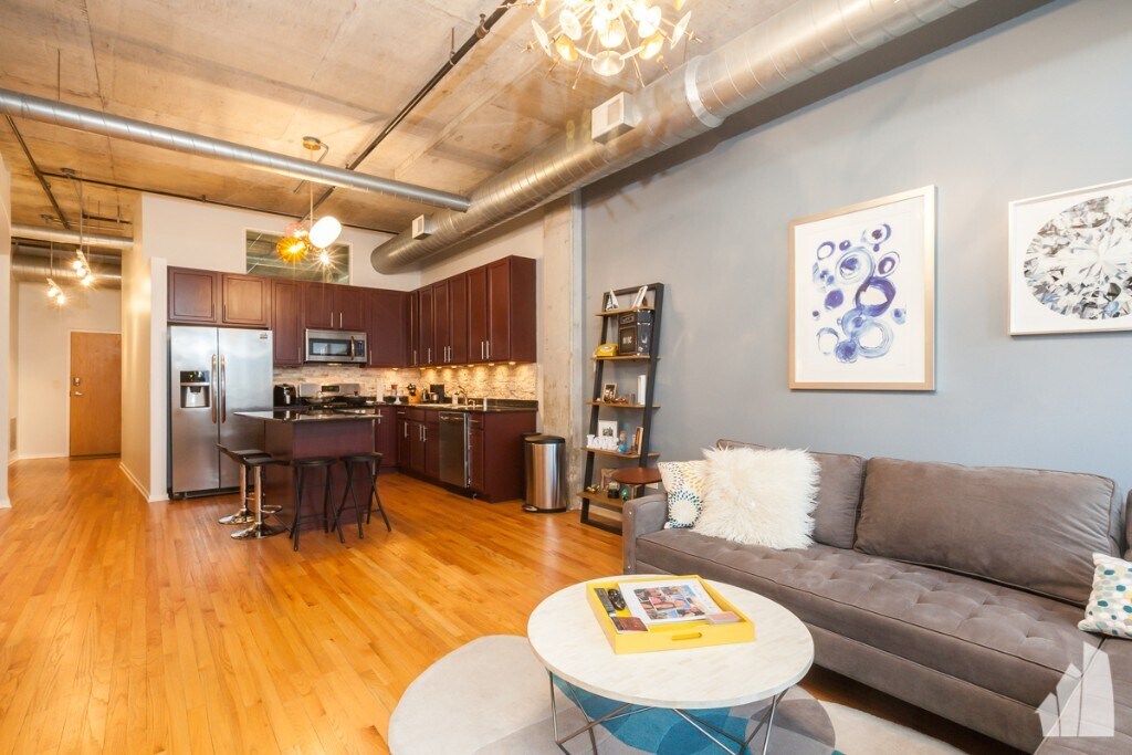 Building Photo - 933 W Van Buren St