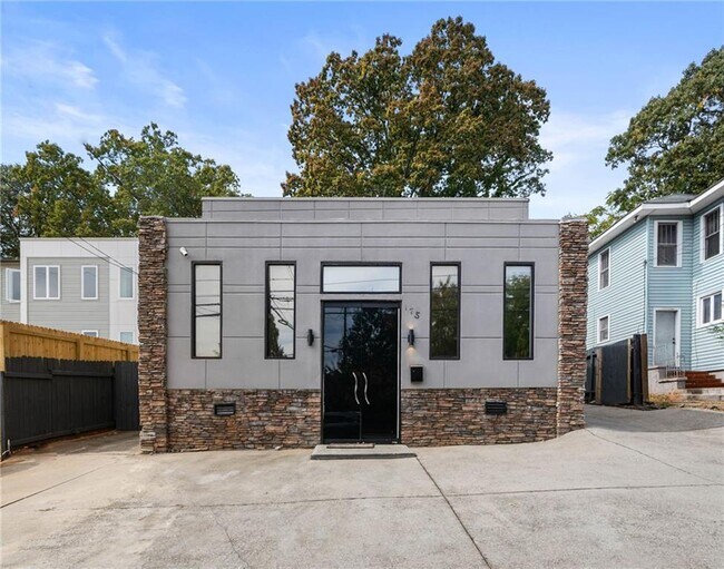 Primary Photo - 175 Moreland Ave SE