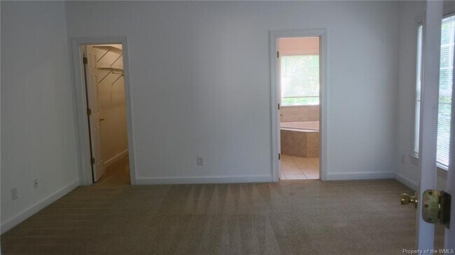 Building Photo - 128 Great Glen
