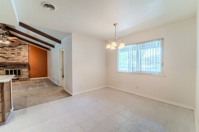 Building Photo - North Yuba City 3 bd 2 bath Home